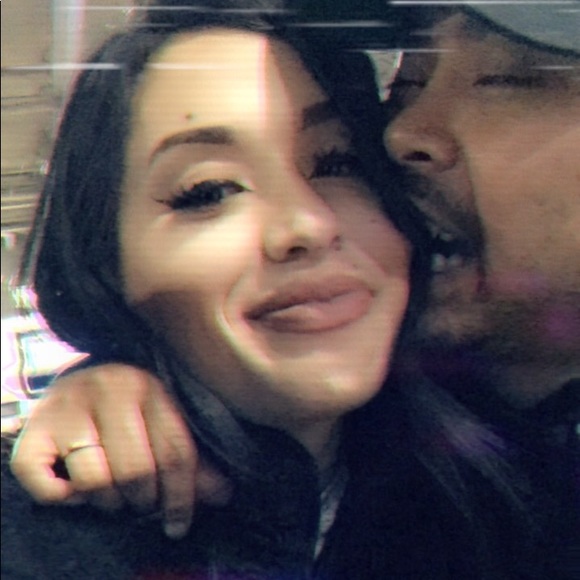 Meet your Posher, Aurora - Picture 4 of 8